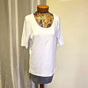 Scoop neck elbow sleeve t-shirt